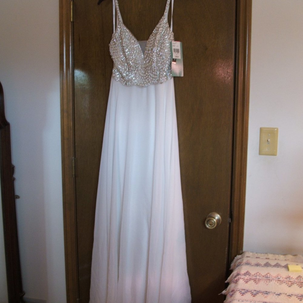 White Long Dress NWT, Special Occasion Collection-Speechless Size 5